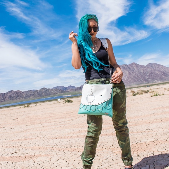 Meet your Posher, Ariana - Picture 5 of 12